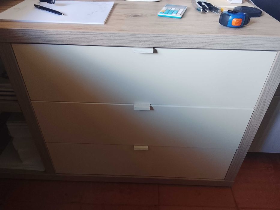 Secretaria com cadeira