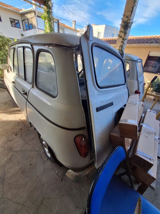 2 unidades Renault's 4L  brancas