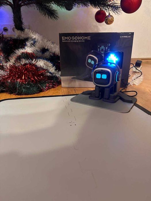 Emo go home. Робот с искусственным интелектом