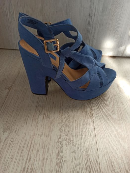 Sandały na słupku roz 36 Atmosphere