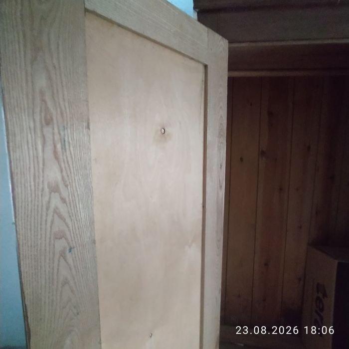 Продається шафа, уже антикваріат. Залізці. Тернопільський район.