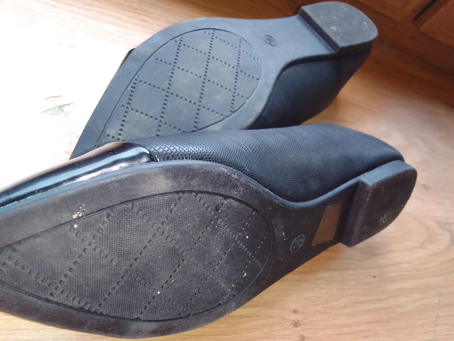 Sprzedam buty czarne nowe roz. 38