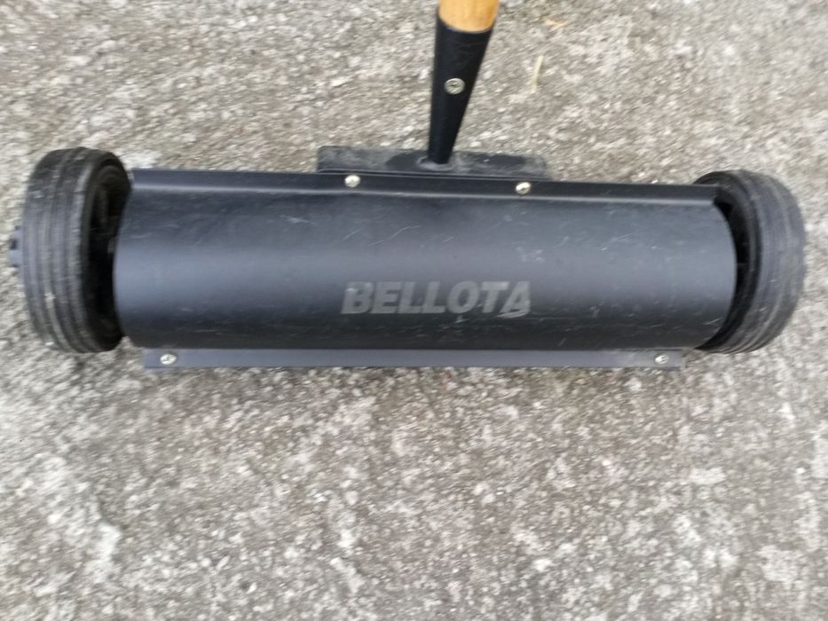 Przyrząd bellota do trawy  ogrodowy