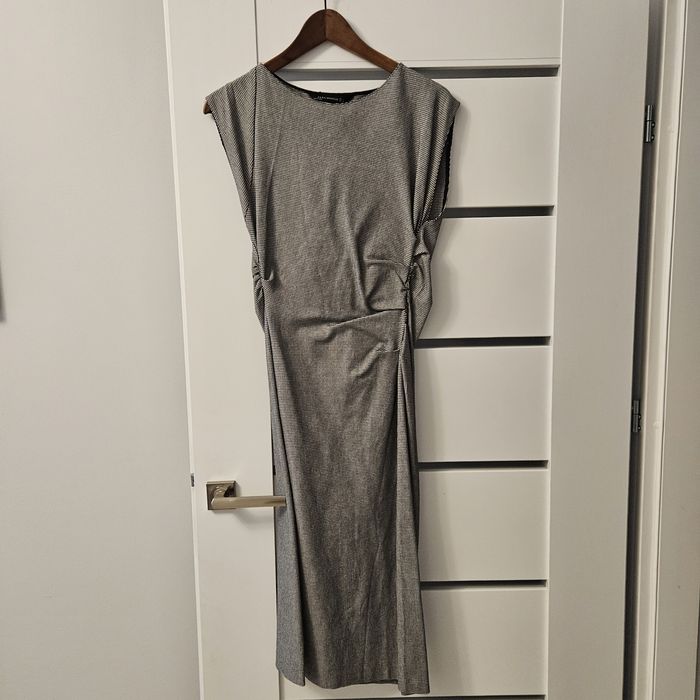 Sukienka pepitka Zara