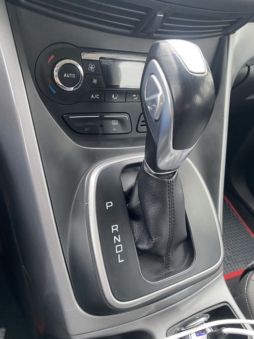 Ford C-max 2015год. ГИБРИД.