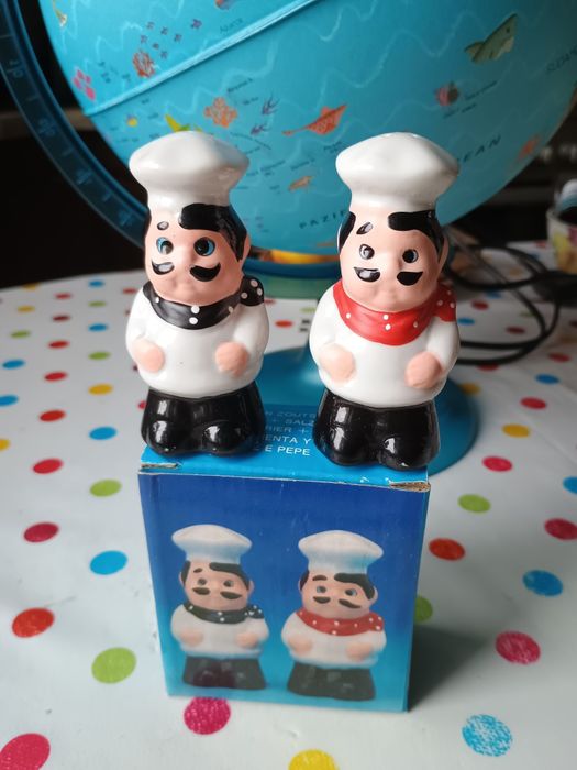 Прибор оригинальный для соли и перца