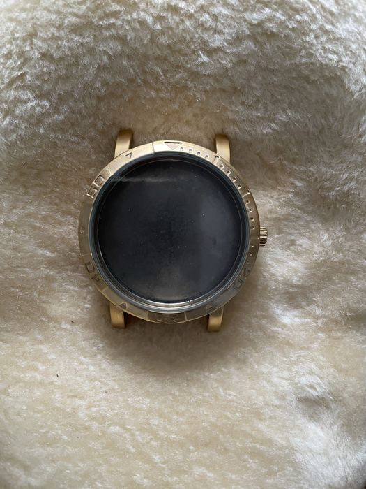 Pasowka duza zlota koperta na zegarek az 50 mm srednicy