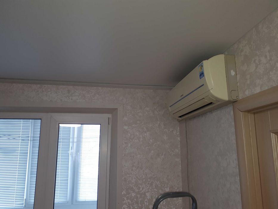 Натяжные потолки  отделочные работы