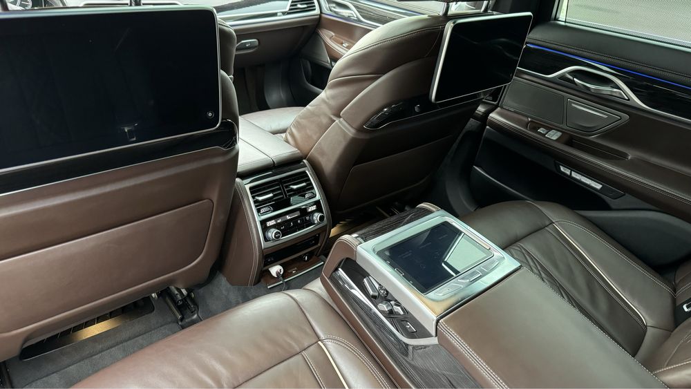 BMW 730d 265cv pack M sempre assistido na marca