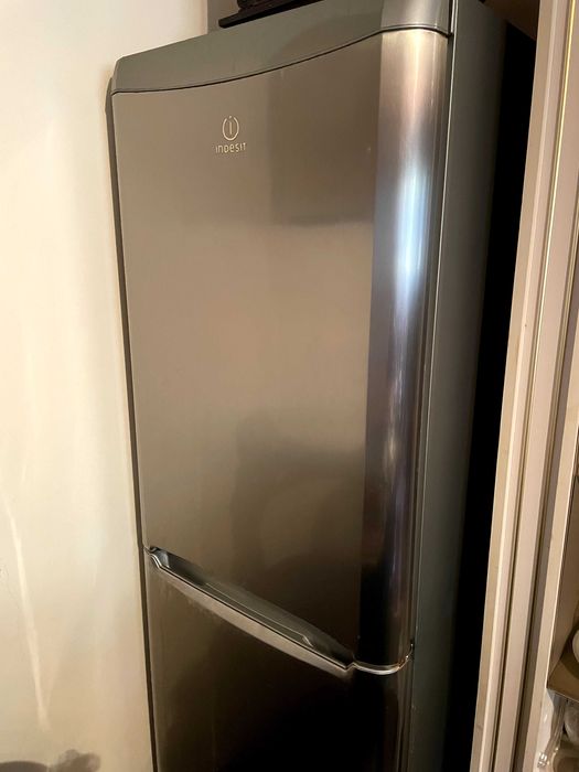 Frigorífico Combinado Indesit (Inox)