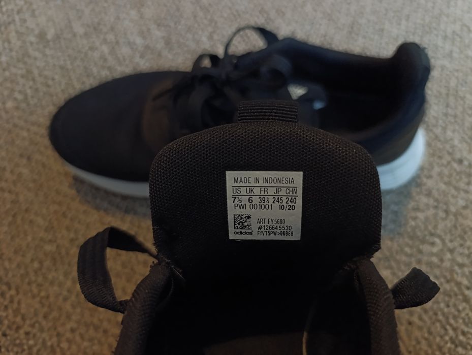 Жіночі кросівки Adidas