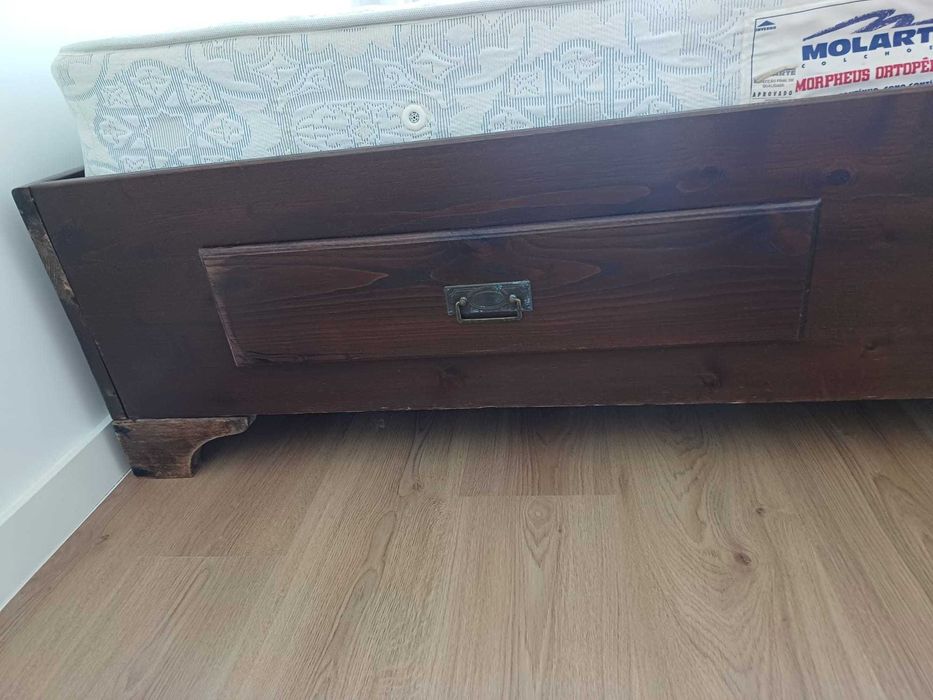 Cama sommier em madeira de castanho maciça