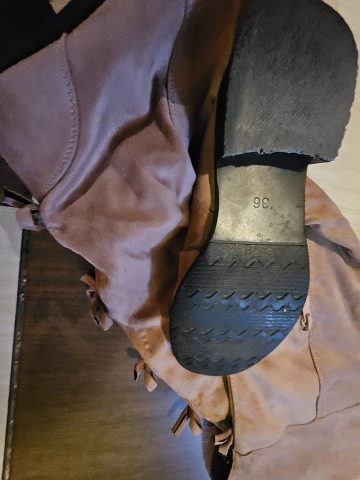 Kozaki damskie zamszowe z kokardkami