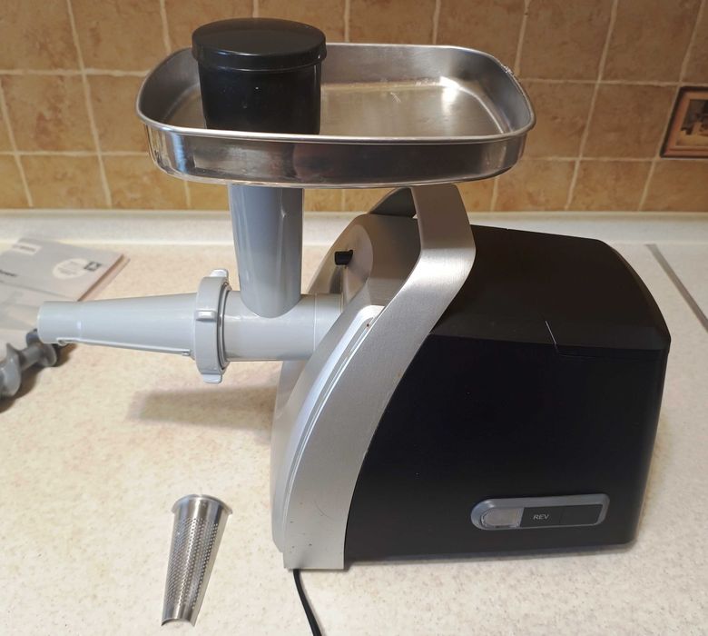 Электромясорубка Bosch MFW68660 2200W мощная крутая многофункциональна