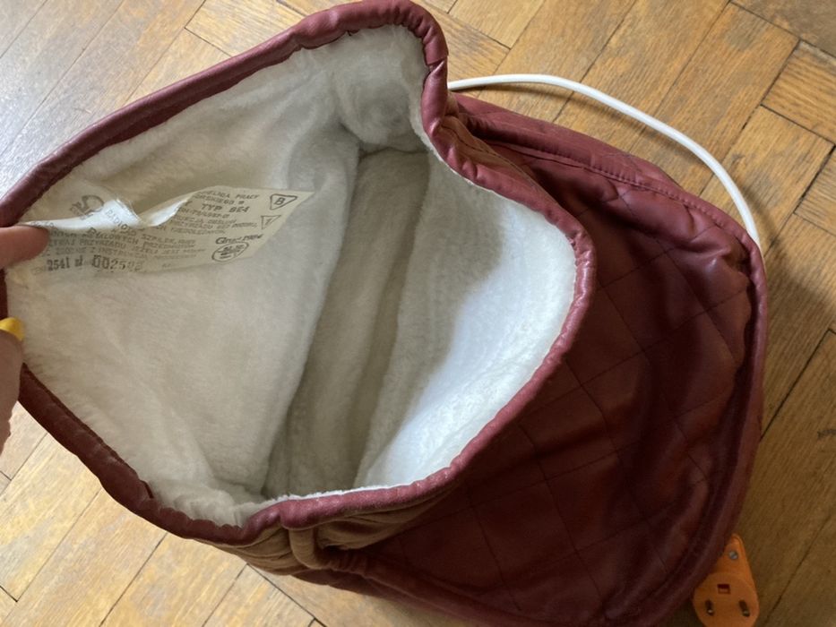 Sprawny rozgrzewcz ocieplacz na stopy prl vintage malinowy na prąd