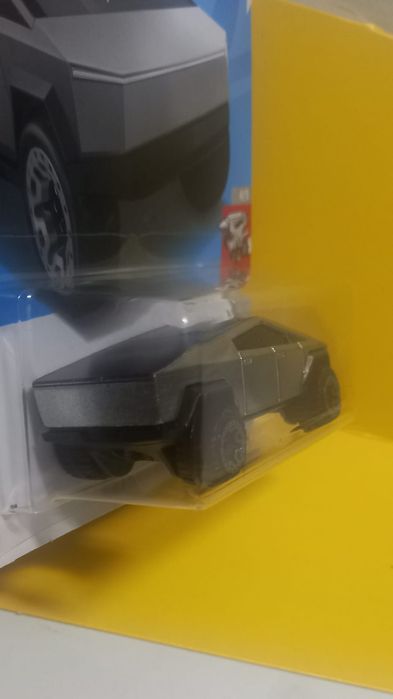 Tesla cybertruck hot wheels