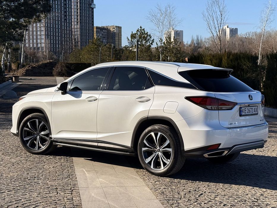 Продам Lexus RX 2021