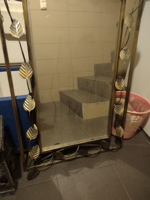 Lustro w kutej oprawie patyna