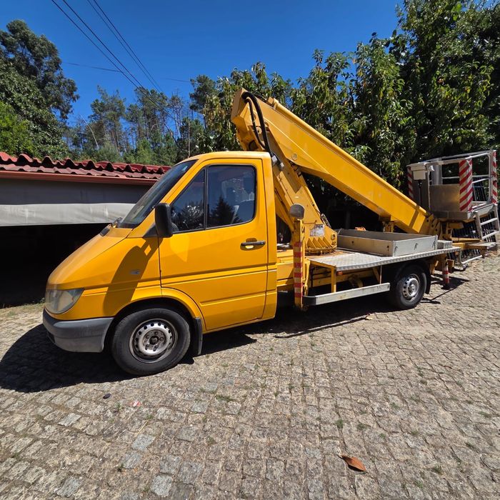 Aluguer de Plataforma Elevatória (barquinha)