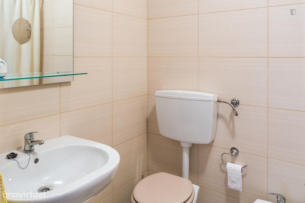 Quarto - localizado em Cedofeita Porto