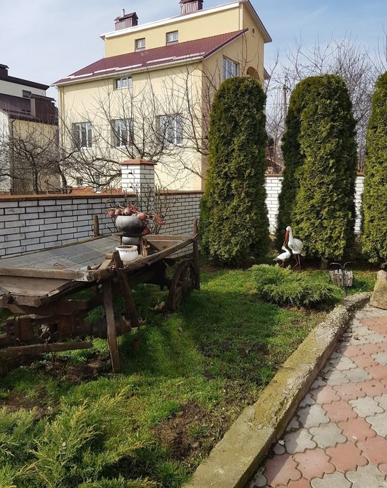 Здається чудовий 4 кімнатний Будинок на Старому Місті.