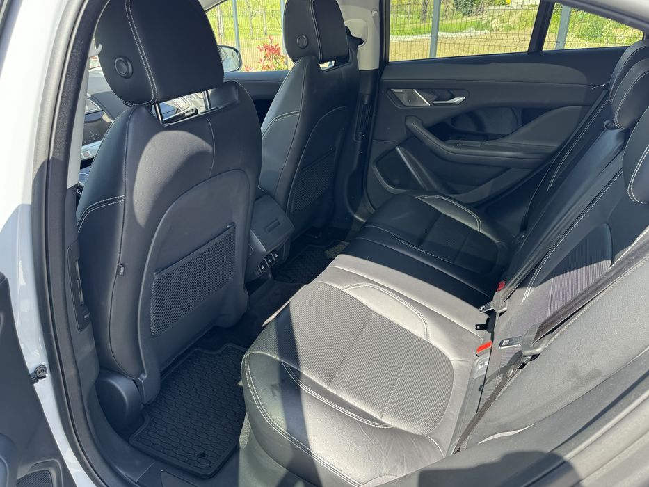 Jaguar I-Pace EV400 R-Dynamic HSE. Full extras