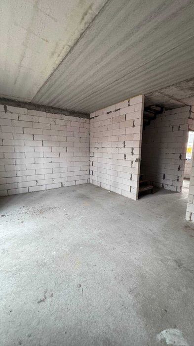 Лісова Буча, двоповерховий таунхаус в оточенні сосен, з документами