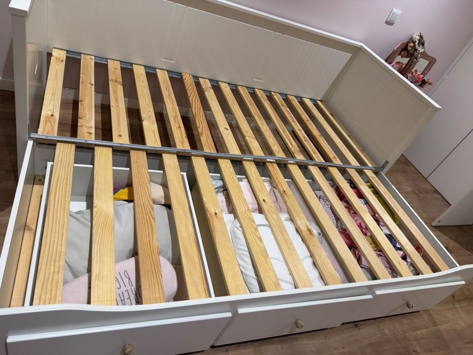 Vendo cama Ikea Hemnes + 2 colchoes com capa
