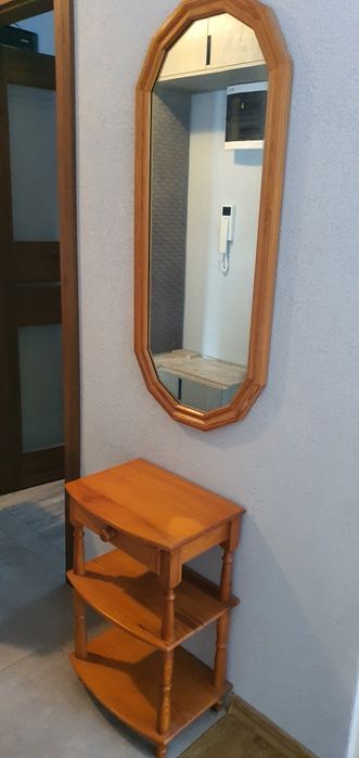 Lustro ze stolikiem