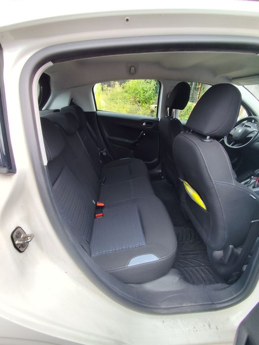 Peugeot 208 1.4 Hdi — photo 5