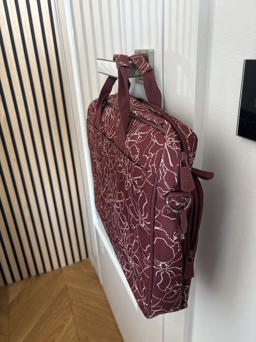 Torba na laptopa w kwiaty czerowna