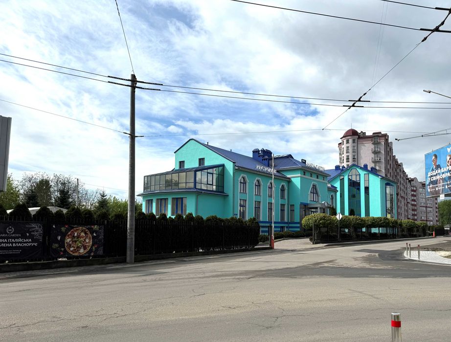 Продаж 3-к кв ПАСІЧНА . Н/Б ,А/О газове. Ремонт для себе робили. Ще ніхто не жив. Продаж з усіма меблями, що на фото.