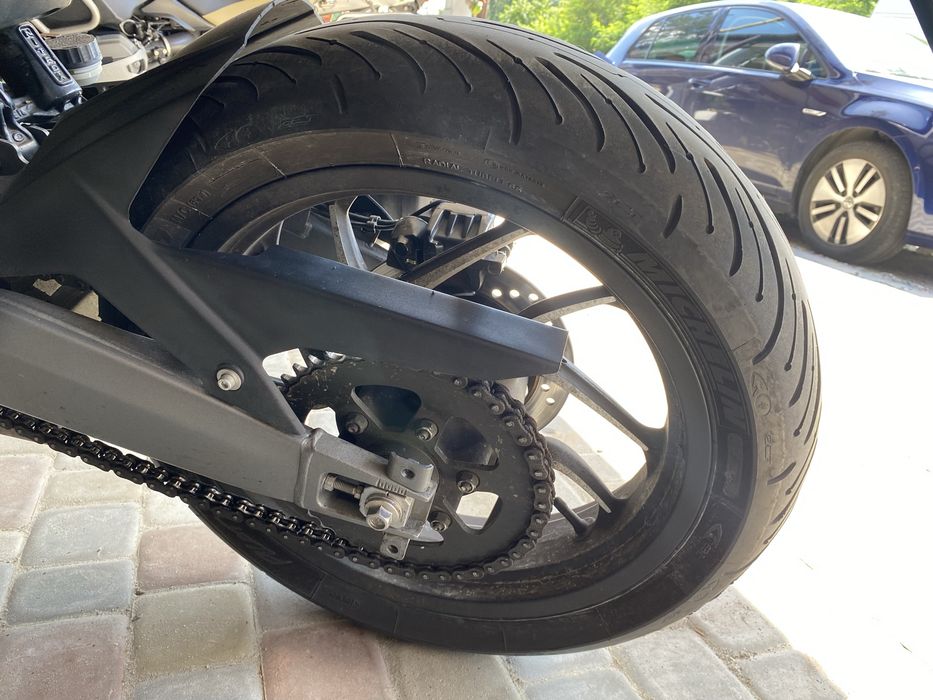 Мотоцилк Bajaj Dominar 400