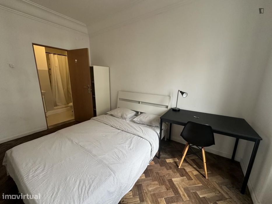 Quarto - localizado em Arroios Lisbon