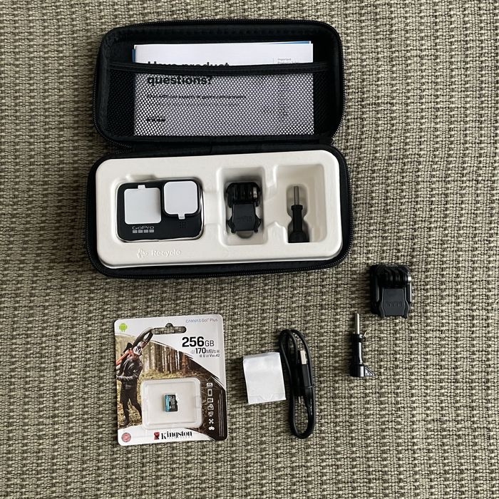 Екшн-камера GoPro HERO11 Black комлект