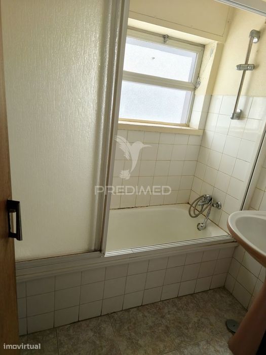 Apartamento T4 no Bairro dos Assentos