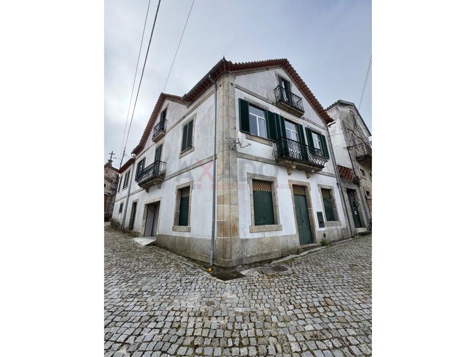 Moradia com 3 Apartamentos Independentes em Paranhos da Beira - Ser... — Paranhos, Guarda