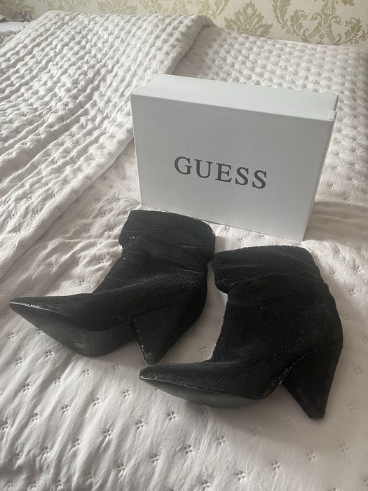 Kozaczki cekinowe Guess