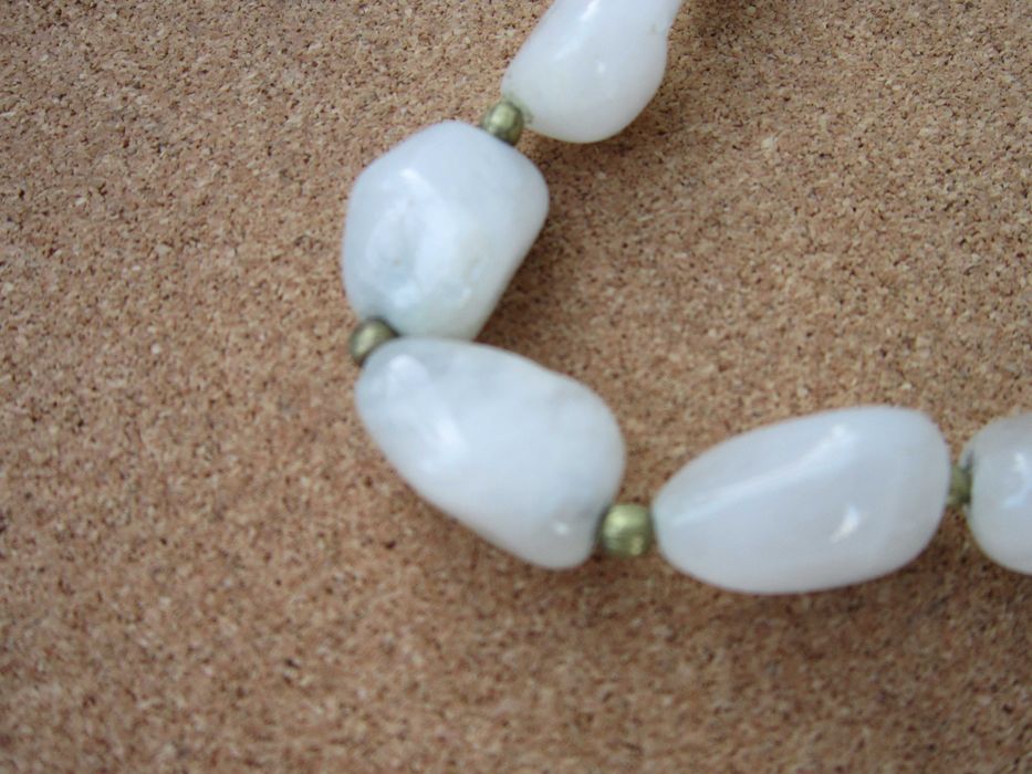 Бусы агат білий мінерал природний вага 77.28 грам