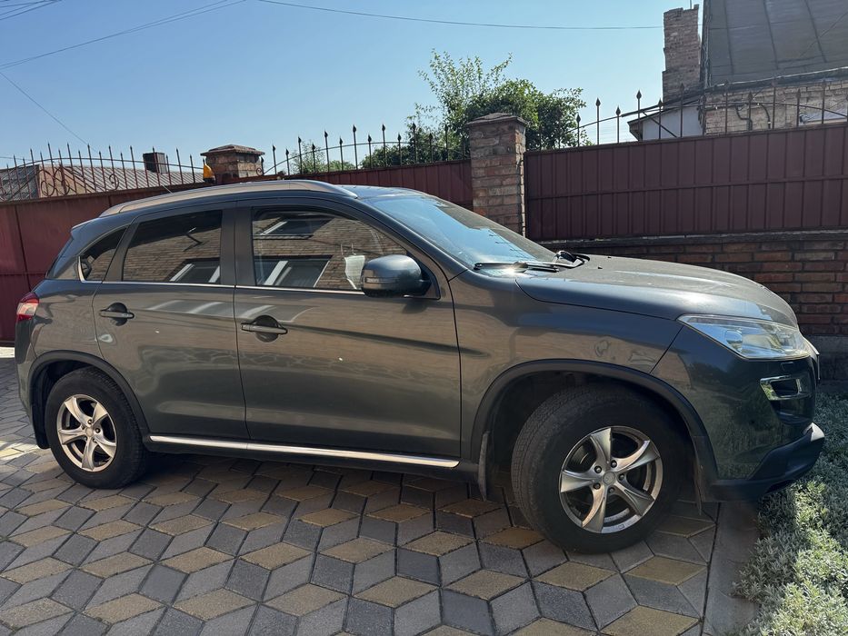 Peugeot 4008 кросовер
