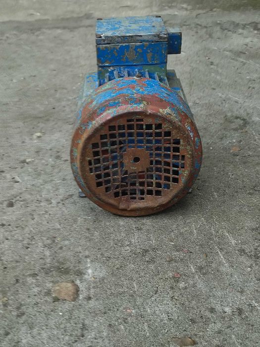 Silnik 0,75 KW 1380 obrotów mało używany czeski siłowy 220 V