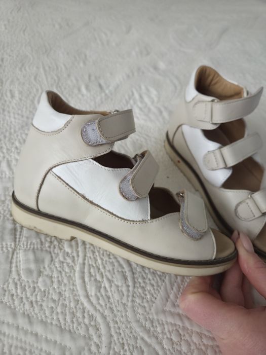 Дитячі кросівки Puma та босоніжки