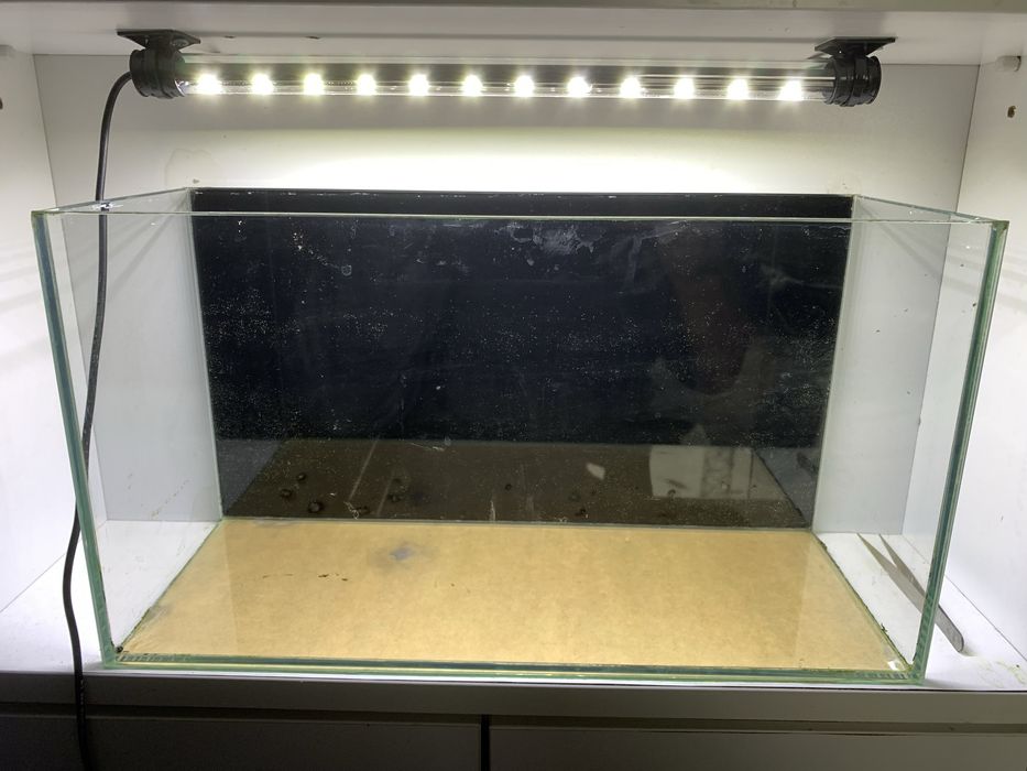 Akwarium 13litrow z lampa, pokrywą i korzeniem