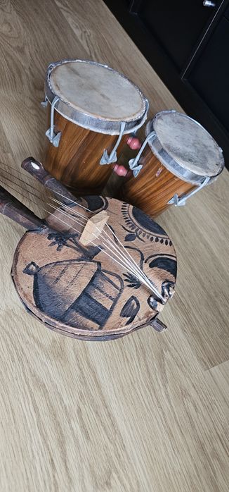 Bongos e kora/guitarra