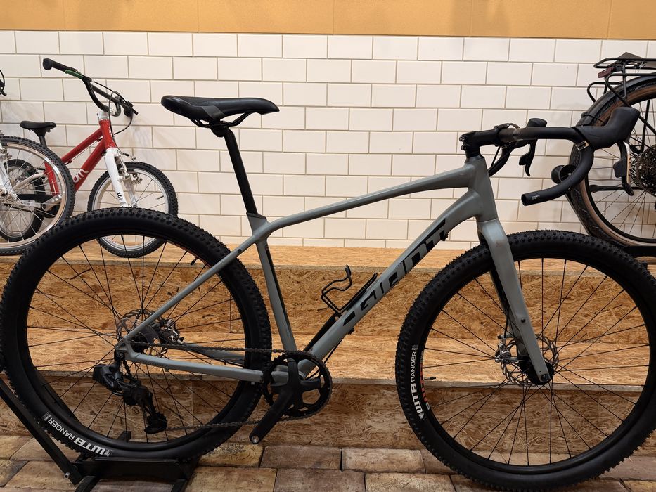 Monster gravel. Giant Toughroad Sram Red AXS, XX1