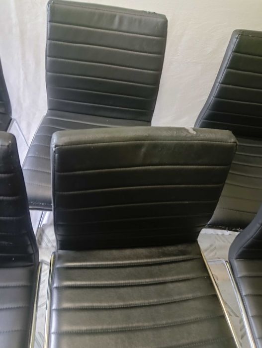 Krzesła do sprzedania