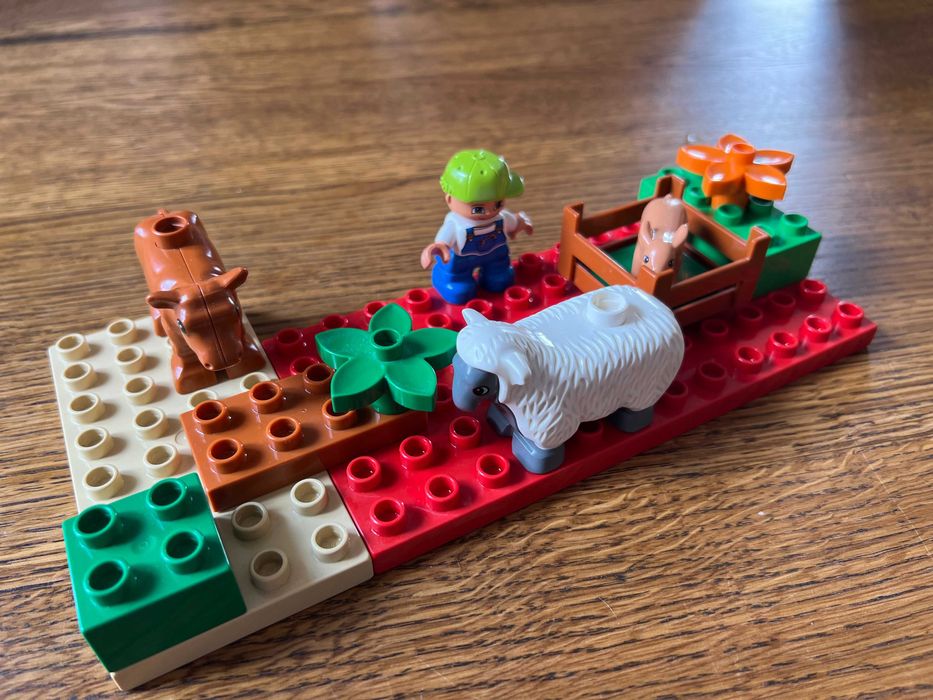 Lego Duplo - zestaw FARMA - farmer, krowa, owca, świnka +
