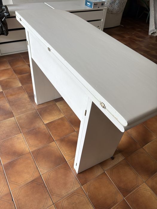 Mesa em madeira lacada a branco dobravel 1,20 cm X 85 cm