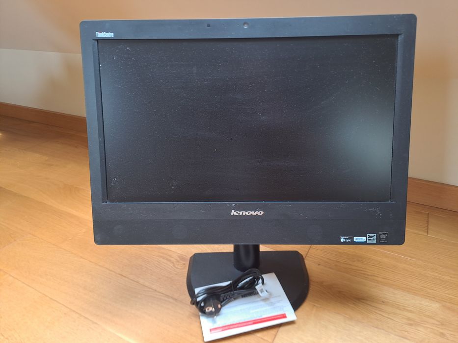 Lenovo ThinkCentre All-in-one i3 12 GB  RAM 500 GB Windows 10 pro