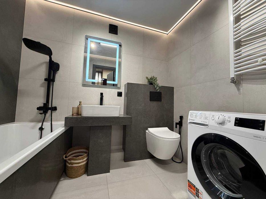 Пров.Тарнавського, сучасний ремонт. Кухня-студія + спальня.